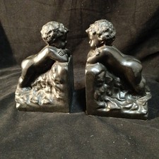 Paire De Serres Livres Chérubins En Fonte A Patine Bronze Foncé, TBE.