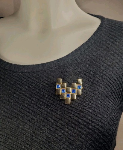 Broche signée helena - signée,