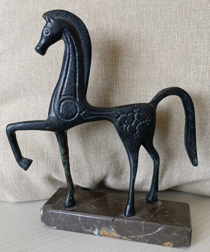 Ancienne sculpture cheval - cheval, grec