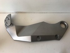 UN CACHE CARENAGE LATERAL