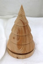 Sapin de Noel artisanal  en bois Cédre 17 cm de hauteur