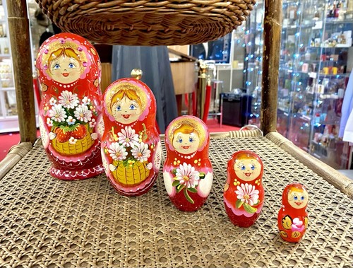 Poupée russe artiste - russe,