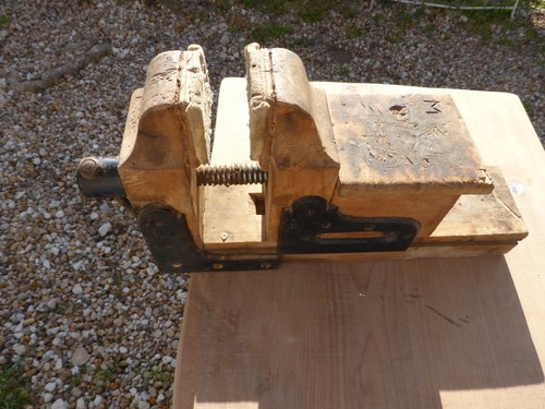 Ancien outil etau - ancien,