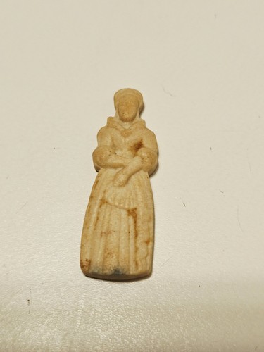 Figurine ancienne une - , femme