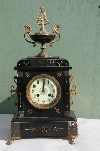 Lourde pendule ancienne - pendule, ancienne.