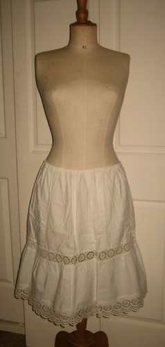 Linge ancien jupon - linge,