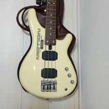 Guitare basse électrique
