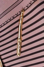 Vintage Orig 90S Broche Stylo Plume Doré Métal Grand Bijoux Fantaisie