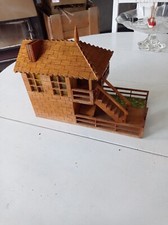 Maison miniature en bois –