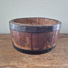 Ancien seau-tonneau primitif
