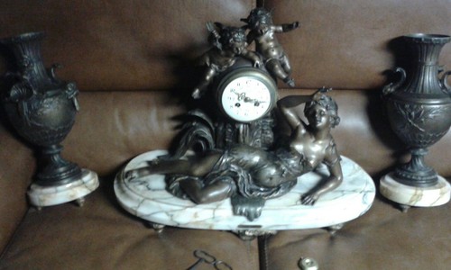 Fireplace clock with regular