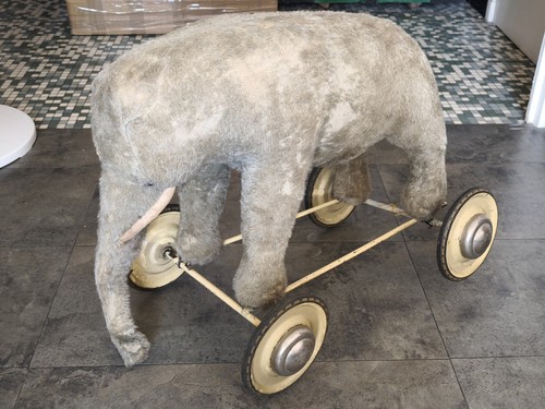 Steiff elephant sur roues - roues,