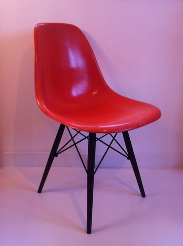 Chaise orange eames - c.r.,