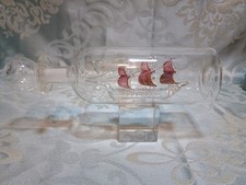 bouteille contenant un bateau