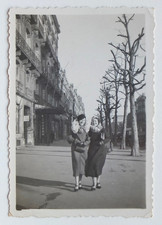 Two Chic Women Street City Fur - Old Photo Snapshot