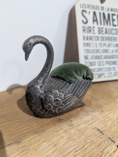 Coussin épingle cygne argent