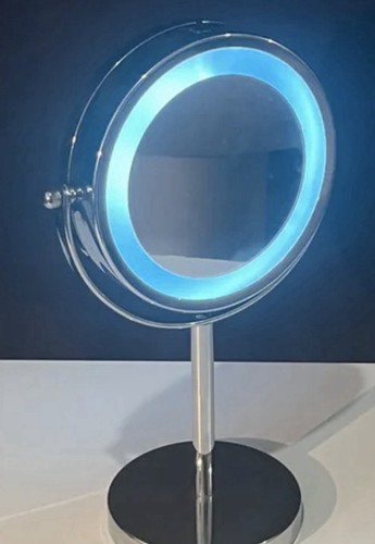 Miroir grossissant lumineux