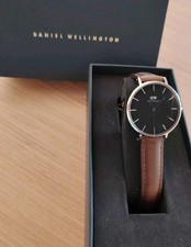 Daniel Wellington Petite Bristol 32mm - DW Montre Femme Cadran Noir Or Rose Cuir