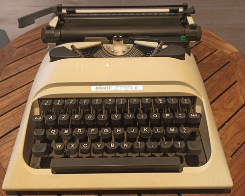 Machine écrire olivetti - à,