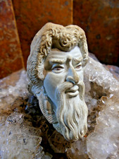 PIPE EN TERRE CUITE  SCULPTEE