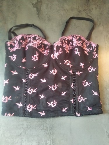 Bustier noir ornements roses