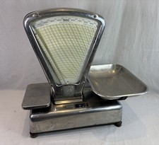 Ancienne balance En Acier