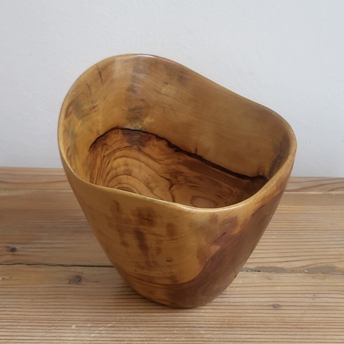 Coupe brutaliste bois - coupe, en