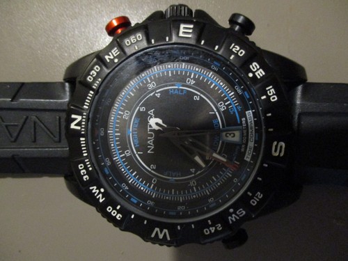 Montre notica avec boussole - montre,