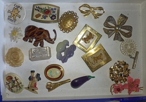 Lot broches vintage dont - 20,