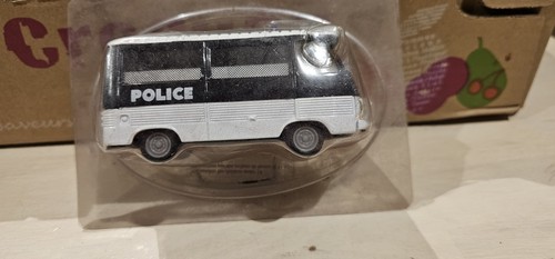 Norev peugeot j7 police - 1/43,