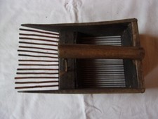 Ancien cueille-fruit peigne à myrtille cuisine art populaire