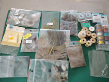 pêche - hameçons - plumes -  mouches - plombs lot article pêche