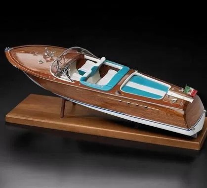 Bateau moteur runabout - À,