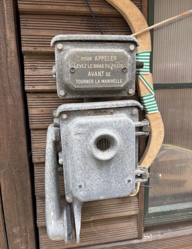 Téléphone ferroviaire ancien