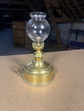 Lampe à pétrole ancienne en