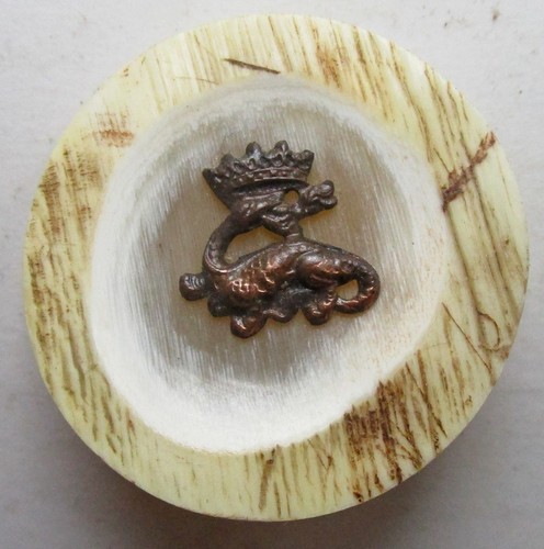 Bouton plat corne motif - plat,