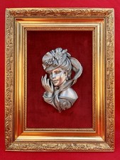 Bas-relief signé BACHET Femme