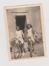 Old photo ?️ Girls bikes Montignac Dordogne 1940 stone house ?