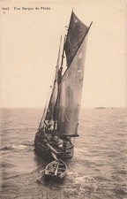56 UNE BARQUE DE PECHE