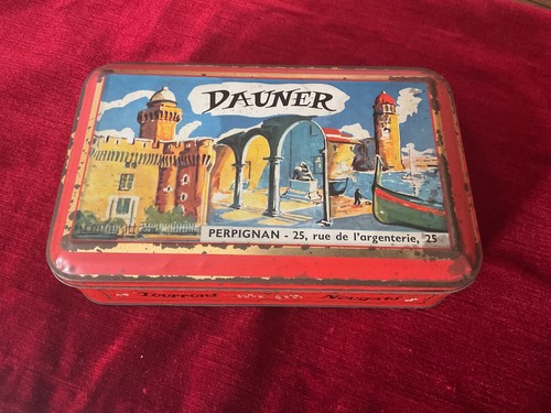 Boite ancienne vide fer - boite,