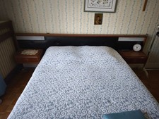 Chambre :Lit 140+Armoire . Bon