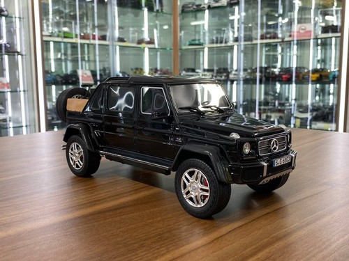 Voiture miniature noire