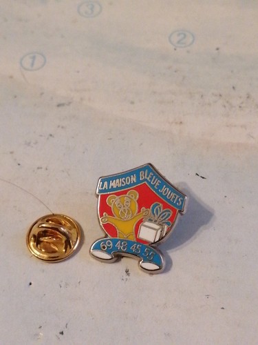 Pin émaillé ballard - pin's,