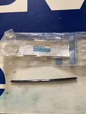 OEM 1369757 Volvo 740 Baguette enjoliveuse inférieure emblème de calandre NOS