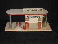 P833 GARAGE GAS STATION MAJOLU WOOD