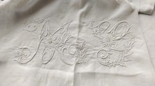 Drap en lin monogrammé MT