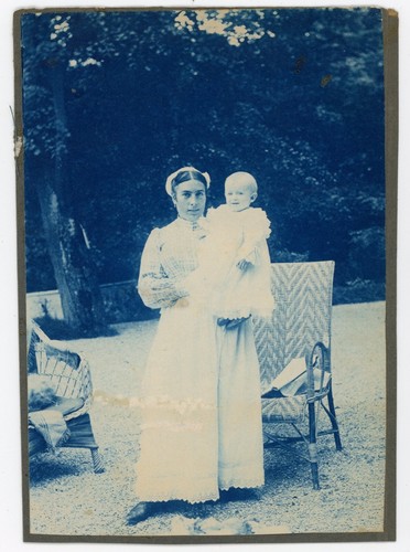 Photo cyanotype une nourrice - une,