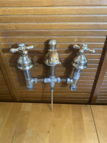 Robinet lavabo ancien - de,