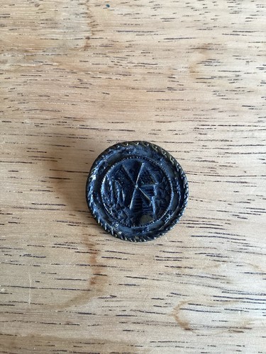 Bouton ancien noir motif