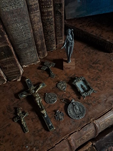 Lot objets religieux anciens
